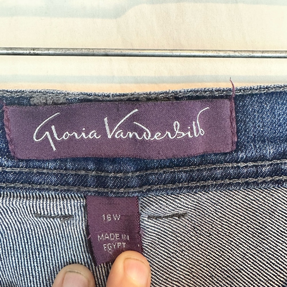 Gloria Vanderbilt Short Capris - Picture 9 of 9